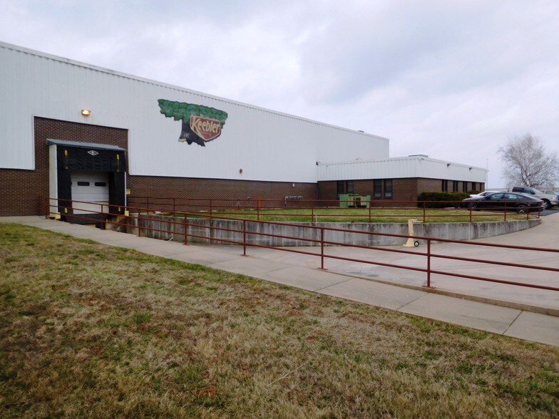 More Photos Of 2651 N Eastgate Ave, Springfield Distribution For Lease