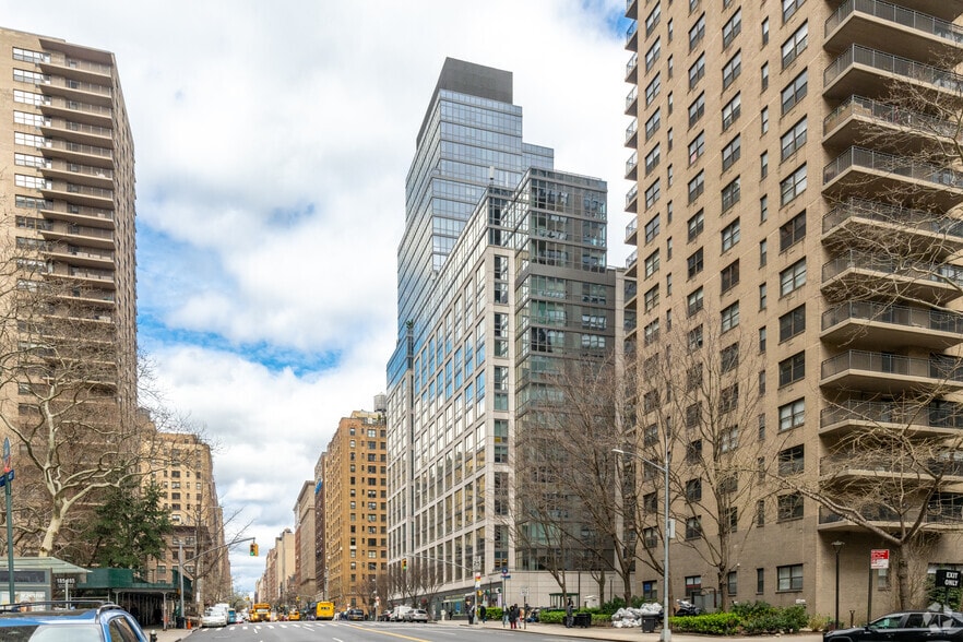 More Photos Of 200 W End Ave, New York Apartments For Lease