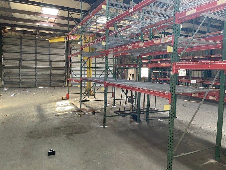 More Photos Of 109 N Richey St, Pasadena Warehouse For Lease