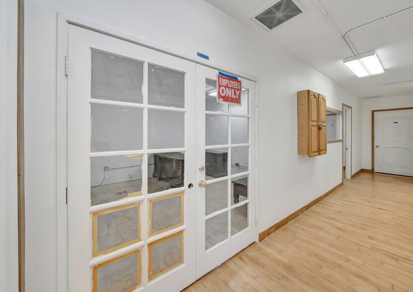 More Photos Of 830 S Main St, Santa Ana Freestanding For Sale