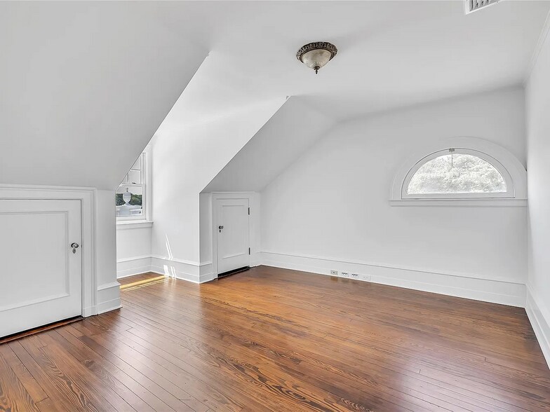 More Photos Of 158 E Shore Rd, Halesite Specialty For Sale