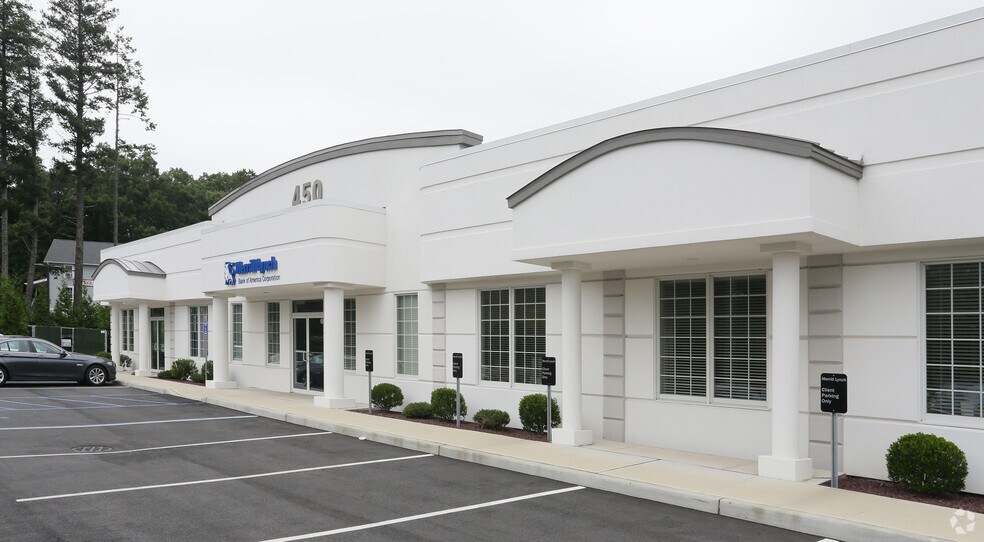More Photos Of 450 Old Country Rd, Riverhead Office For Lease