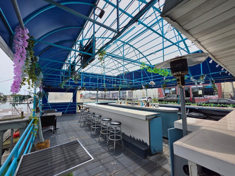 More Photos Of 103 Woodcleft Ave, Freeport Restaurant For Sale