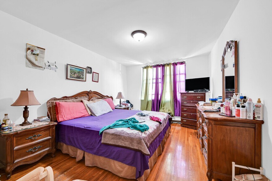 More Photos Of 2901 Matthews, Bronx Apartments For Sale