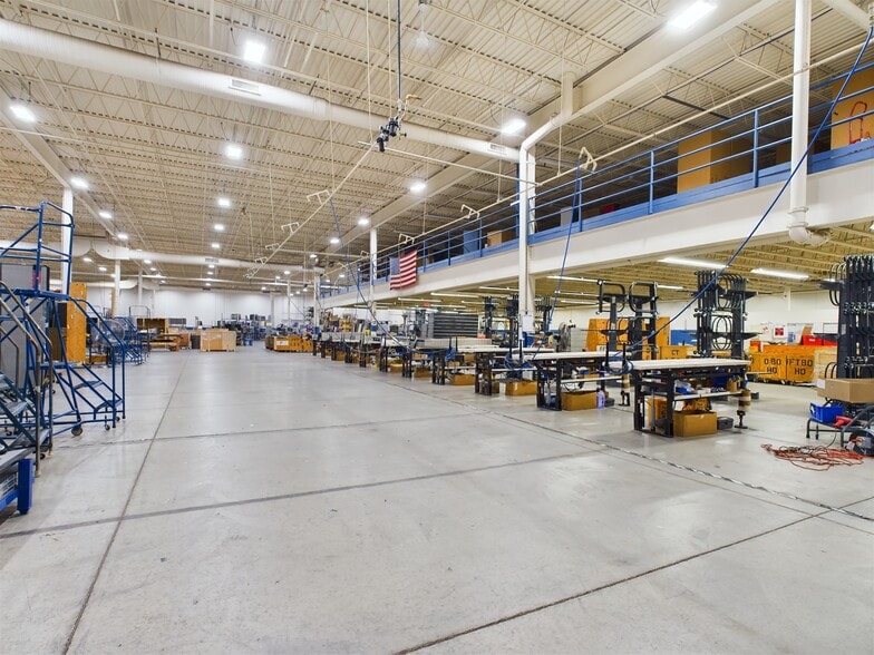 More Photos Of 585 Capital Dr, Lake Zurich Warehouse For Sale