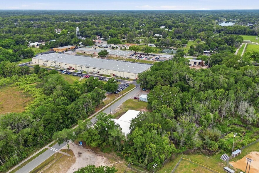 More Photos Of 623 Pleasant St, Lake Helen Flex For Lease