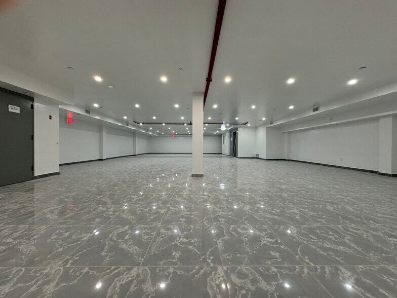 More Photos Of 60-11 60th St, Flushing Specialty For Lease