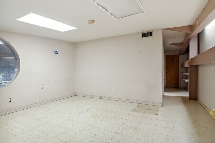 More Photos Of 5038 W Esplanade Ave, Metairie Freestanding For Lease
