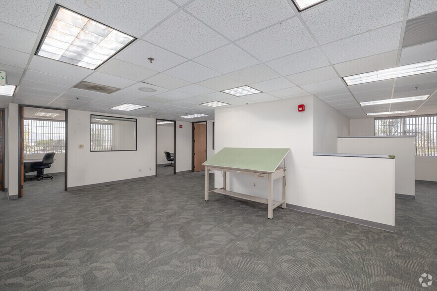 More Photos Of 1327 Del Norte Rd, Camarillo Medical For Lease