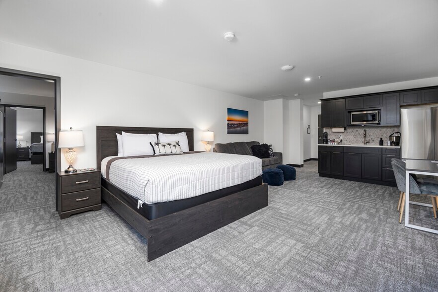 More Photos Of 419 E Market St, Sandusky Hotel For Sale