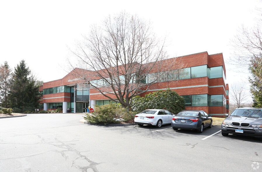 More Photos Of 10 Executive Dr, Farmington Office For Lease