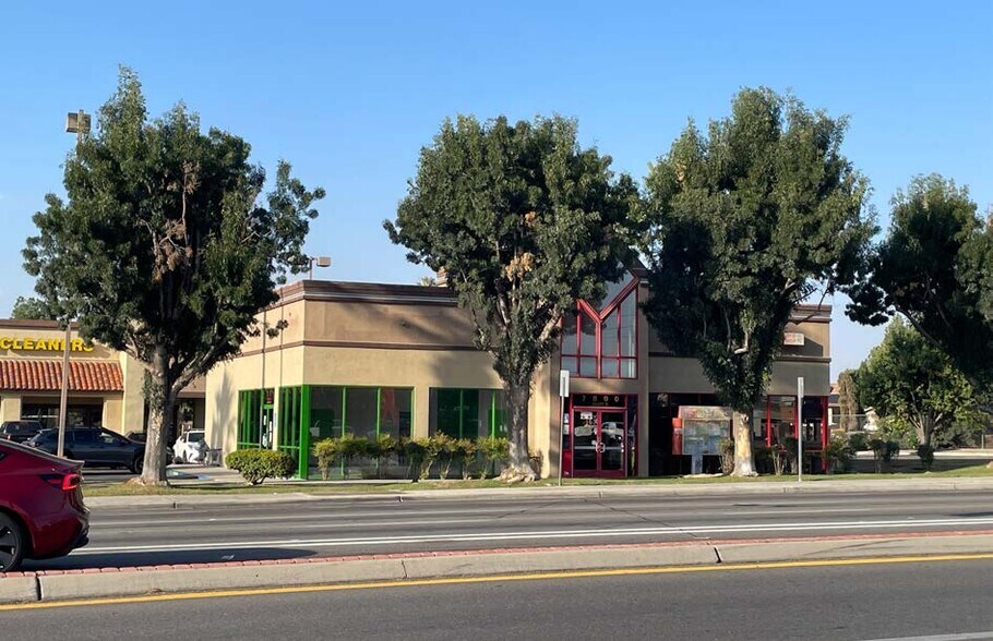 More Photos Of 7800 White Ln, Bakersfield Storefront Retail Office For Lease
