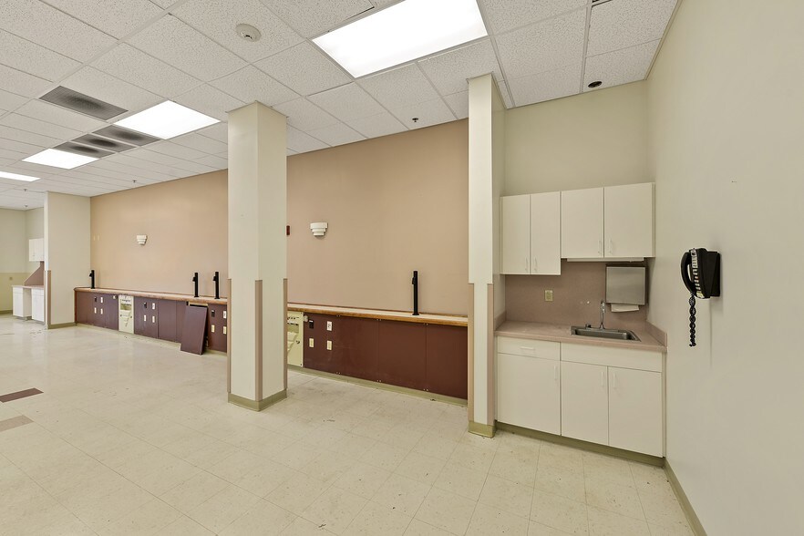 More Photos Of 4405 E Aloha Dr, Diamondhead Storefront Retail Office For Lease