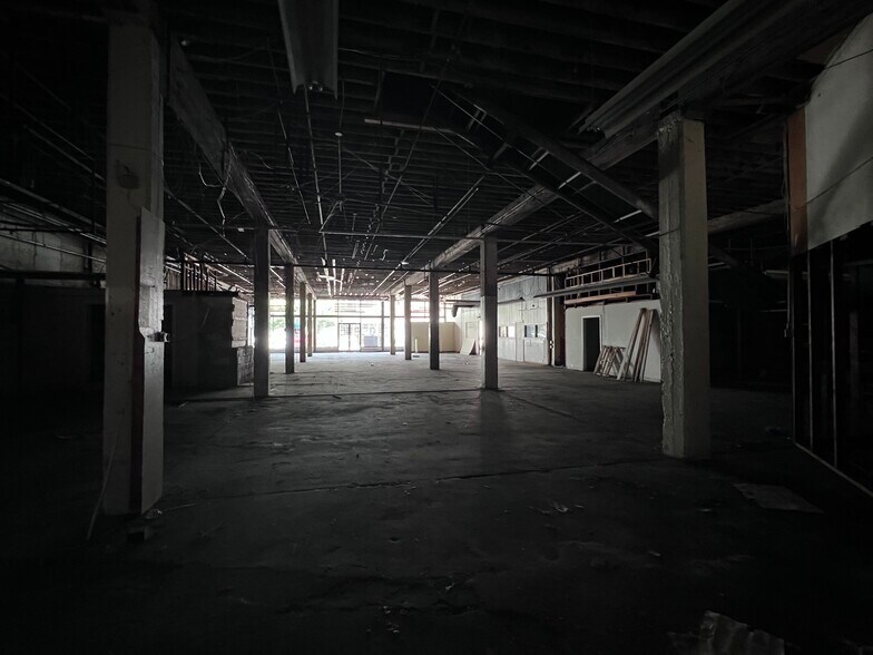 More Photos Of 311 S Main St, Memphis Storefront For Sale