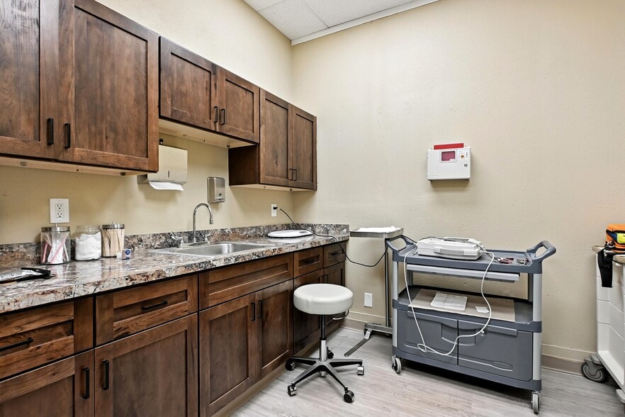 More Photos Of 110-114 W Grand River Ave, Webberville Storefront Retail Residential For Sale