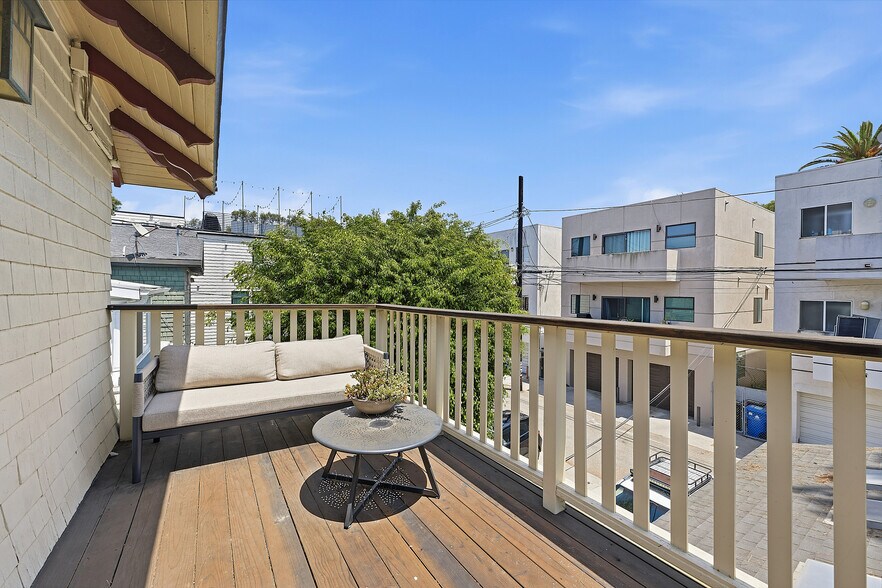 More Photos Of 218 Horizon Ave, Venice Multifamily For Sale