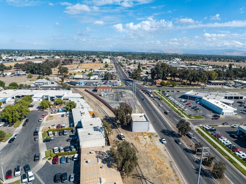 More Photos Of 217 S Ben Maddox Way, Visalia Service For Sale