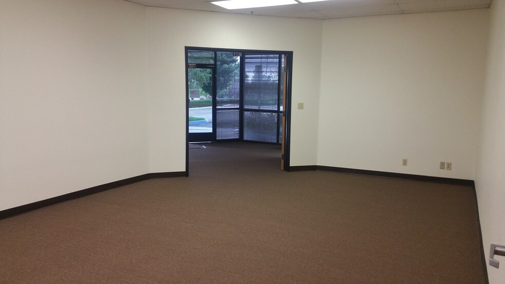 More Photos Of 1425 S Victoria Ct, San Bernardino Research And Development For Lease