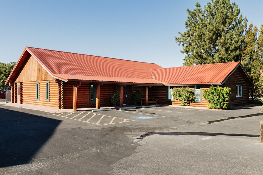 More Photos Of 2502-2514 SW 4th ave, Ontario Veterinarian Kennel For Sale