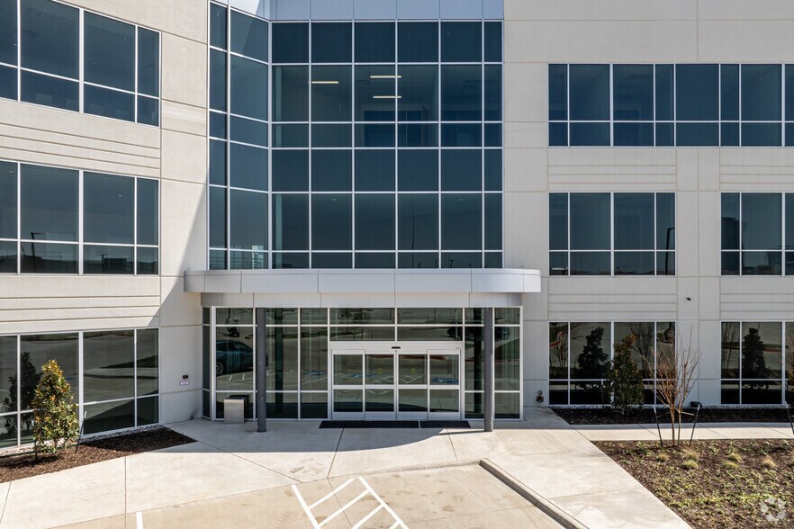 More Photos Of 8560 Belleview Dr, Plano Unknown For Lease