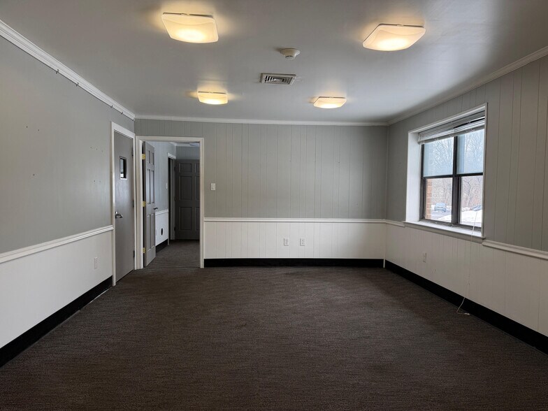 More Photos Of 270 Andrews Rd, Trevose Warehouse For Lease