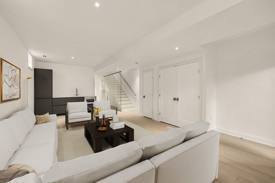 More Photos Of 329 8th St NE, Washington Office For Sale