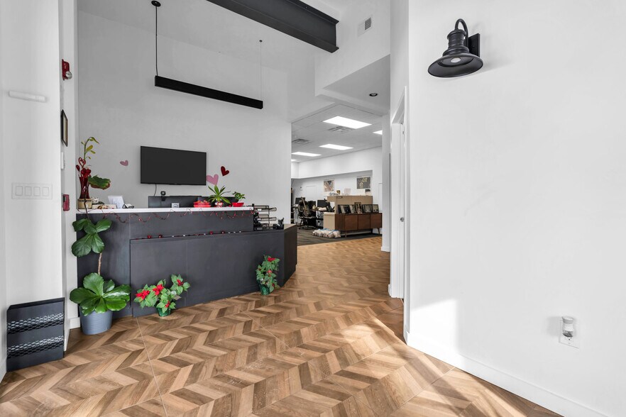 More Photos Of 140 W Main St, Clinton Township Office For Sale