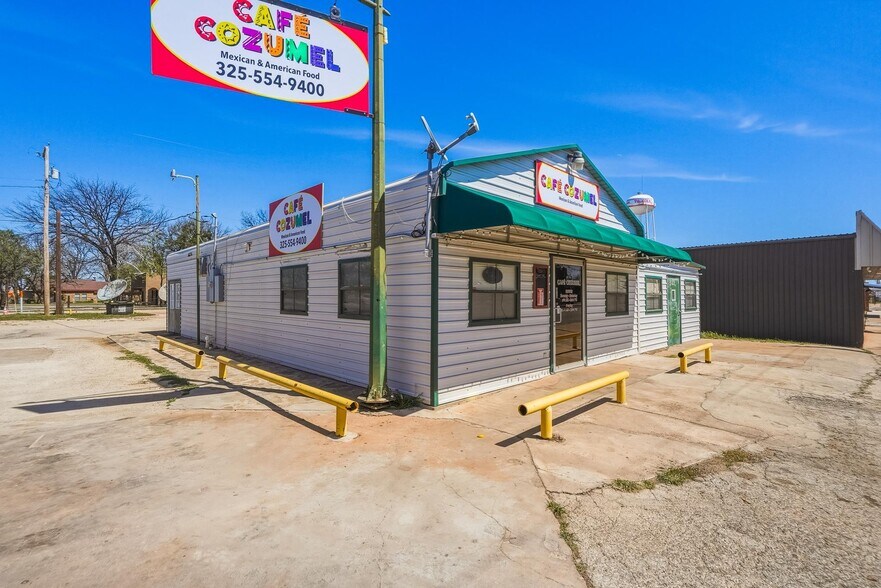 More Photos Of 542 Graham St, Tuscola General Retail For Sale