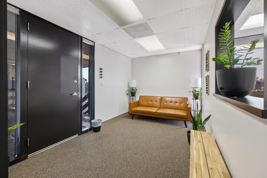 More Photos Of 1620 W Mineral King Ave, Visalia Office For Sale