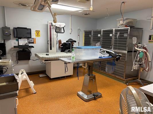 More Photos Of 3014 S Illinois Ave, Carbondale Veterinarian Kennel For Sale