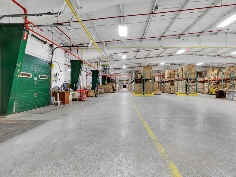 More Photos Of 16 Swamscott St, Newfields Warehouse For Lease