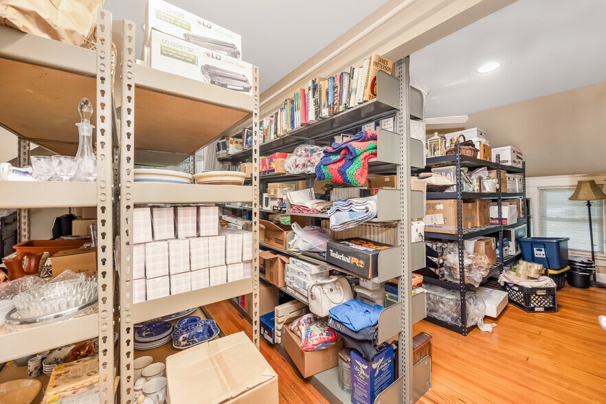 More Photos Of 645 Middle Country Rd, Middle Island Office For Sale