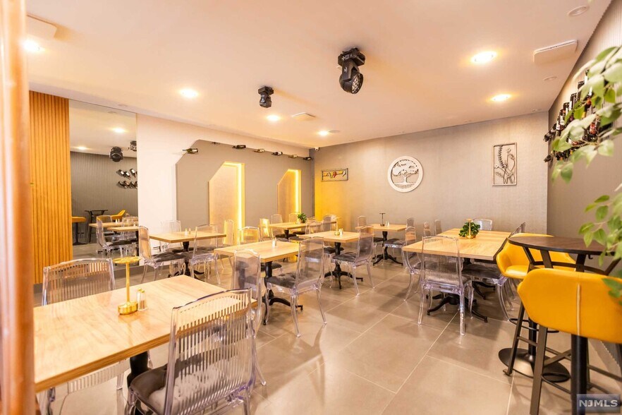 More Photos Of 526 Anderson Ave, Cliffside Park General Retail For Sale