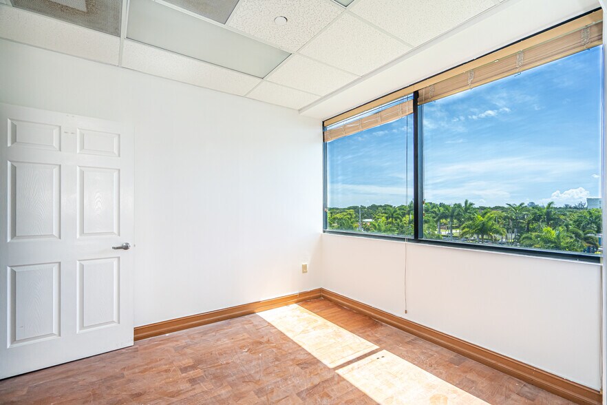 More Photos Of 3702 Washington St, Hollywood Medical For Lease