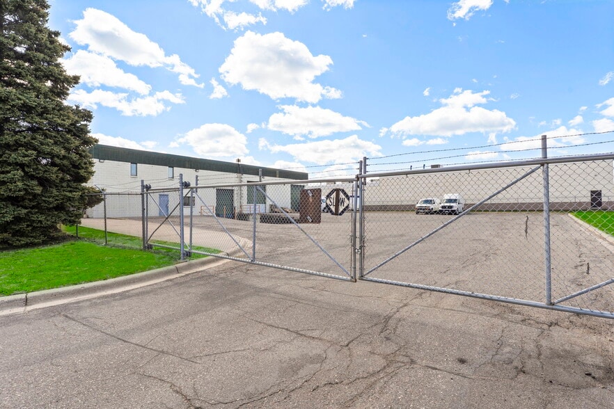 More Photos Of 8825 N Xylon Ave, Brooklyn Park Manufacturing For Sale
