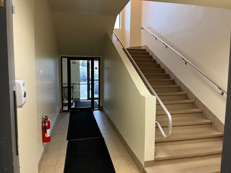 More Photos Of 3218 Lakeshore Rd, Buffalo Office For Sale