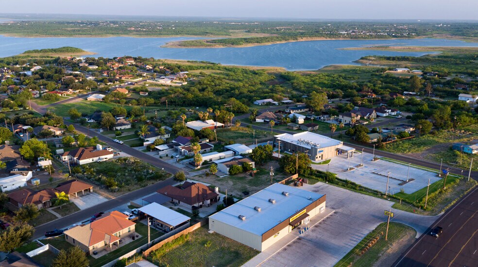 More Photos Of 2860 S US Highway 83, Zapata Office For Sale