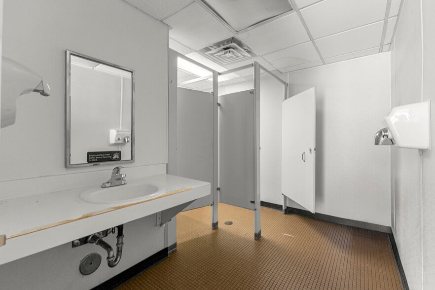 More Photos Of 15839 Telegraph Rd, Redford Township Fast Food For Lease