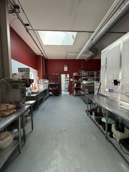 More Photos Of 3026-3030 W Carroll Ave, Chicago Warehouse For Lease