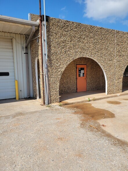 More Photos Of 5510 N Highway 81, Enid Warehouse For Lease