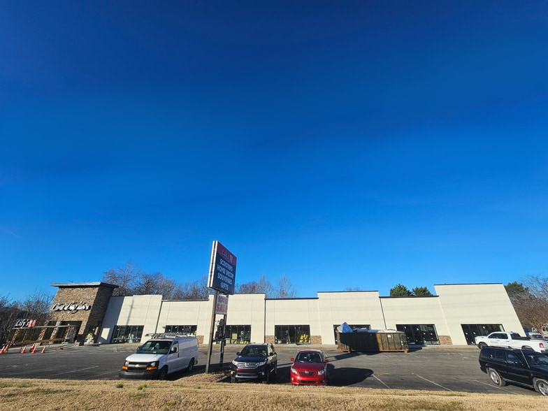 More Photos Of 1536 Winfield Dunn Pky, Sevierville Freestanding For Lease