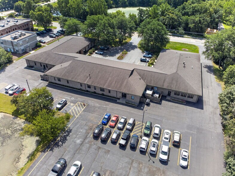 More Photos Of 852 W Bartlett Rd, Bartlett Office For Sale
