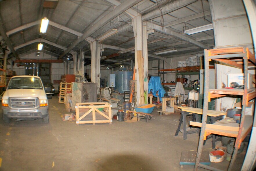 More Photos Of 5517 Dorbrandt St, Houston Warehouse For Lease