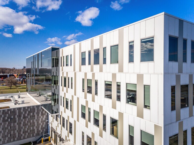 More Photos Of 2600 Boul Alfred-Nobel, Montréal Office For Lease