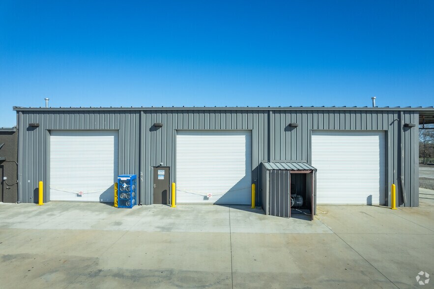 More Photos Of 3085 Highway 101 S, Greer Light Distribution For Lease