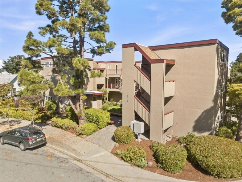 More Photos Of 171 Marine Parade, Santa Cruz Apartments For Sale