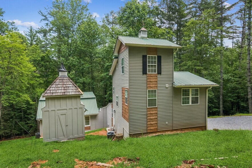 More Photos Of 375 Deerfield Dr, Dahlonega Multifamily For Sale
