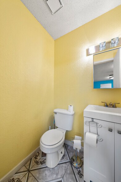 More Photos Of 3715 Bellmead Dr, Bellmead Office For Sale