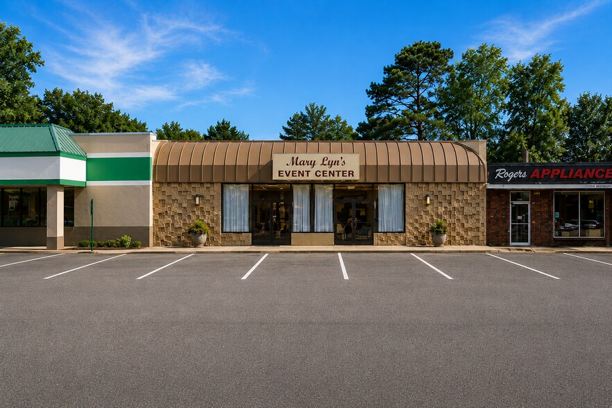 Primary Photo Of 615 N Main St, Troutman Restaurant For Lease