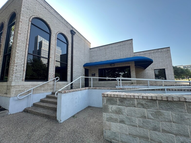 More Photos Of 320 Purcey St, Fort Worth Office For Sale